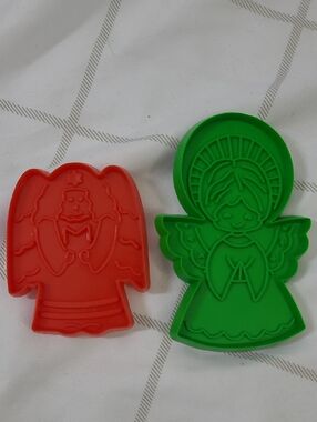 Vintage Hallmark Red and Green Angel Cookie Cutters Set Of 2 ♻️ 5/$10 ♻️